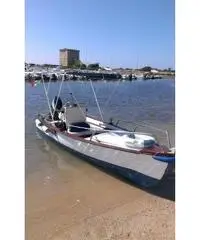 Barca tipo gozzo con fuoribordo yamaha Barca tipo gozzo con fuoribordo yamaha