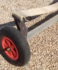 Carrello di alaggio per derive e barche sino a 4 metri Carrello di alaggio per derive e barche sino a 4 metri