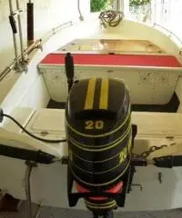 Barca con motore e carrello Barca con motore e carrello