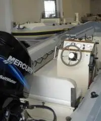 gommone Gommorizzo Diving 670 anno 2004 lunghezza mt 7 gommone Gommorizzo Diving 670 anno 2004 lunghezza mt 7