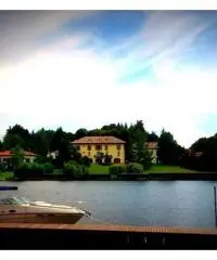 Vendesi natante Crownline 262 a benzina