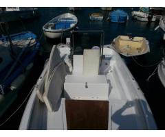Barca Tonnetto metri 5,90 bianco motore fuoribordo Yamaha 40/60