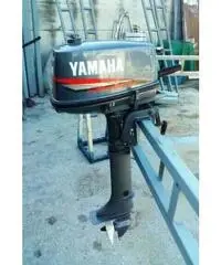 Motore fuoribordo YAMAHA 4 CV Motore fuoribordo YAMAHA 4 CV