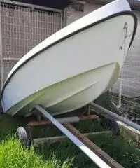 Lancia un vetroresina planante Lancia un vetroresina planante