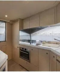 FERRETTI 690
