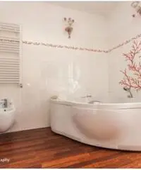 Lavagna: nel verde, sospesa tra cielo e mare, villa indipendente con giardino e vista mare