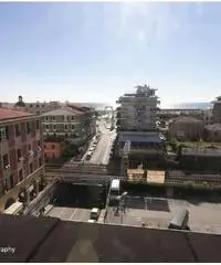 Chiavari : ultimo piano con vista mare, ampia metratura Chiavari : ultimo piano con vista mare, ampia metratura