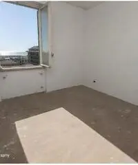 Chiavari : ultimo piano con vista mare, ampia metratura Chiavari : ultimo piano con vista mare, ampia metratura