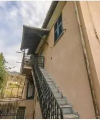 Genova Certosa vendesi appartamento di 60 mq, con due camere da letto, ingresso indipendente e bel b Genova Certosa vendesi appartamento di 60 mq, con due camere da letto, ingresso indipendente e bel b