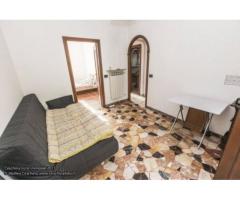 Genova Certosa vendesi appartamento di 60 mq, con due camere da letto, ingresso indipendente e bel b