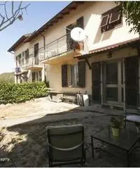 CASELLA – CASA SEMI INDIPENDENTE CON SPLENDIDO GIARDINO CASELLA – CASA SEMI INDIPENDENTE CON SPLENDIDO GIARDINO
