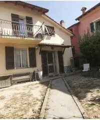 CASELLA – CASA SEMI INDIPENDENTE CON SPLENDIDO GIARDINO CASELLA – CASA SEMI INDIPENDENTE CON SPLENDIDO GIARDINO