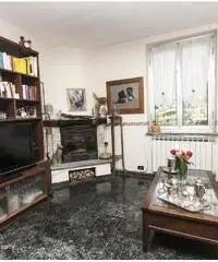 CASELLA – CASA SEMI INDIPENDENTE CON SPLENDIDO GIARDINO CASELLA – CASA SEMI INDIPENDENTE CON SPLENDIDO GIARDINO