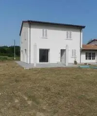 Villa singola in Vendita a Lucca di 425 mq Villa singola in Vendita a Lucca di 425 mq
