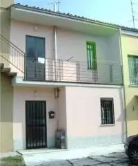 PRIVATO VENDE DIRETTAMENTE CASA INDIPENDENTE IN CENTRO PAESE PRIVATO VENDE DIRETTAMENTE CASA INDIPENDENTE IN CENTRO PAESE