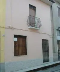 PRIVATO VENDE DIRETTAMENTE CASA INDIPENDENTE IN CENTRO PAESE PRIVATO VENDE DIRETTAMENTE CASA INDIPENDENTE IN CENTRO PAESE
