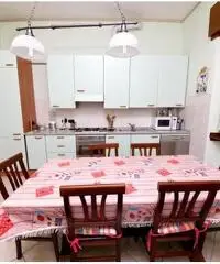 Arcore (MB): 3 Locali più servizi con cantina e poss.tà posto auto Arcore (MB): 3 Locali più servizi con cantina e poss.tà posto auto