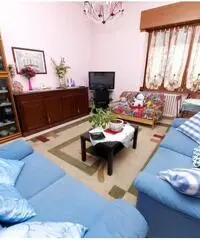 Arcore (MB): 3 Locali più servizi con cantina e poss.tà posto auto Arcore (MB): 3 Locali più servizi con cantina e poss.tà posto auto