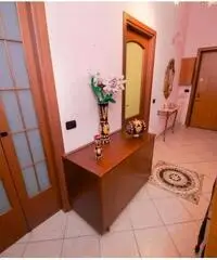 Arcore (MB): 3 Locali più servizi con cantina e poss.tà posto auto Arcore (MB): 3 Locali più servizi con cantina e poss.tà posto auto