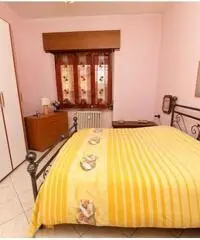 Arcore (MB): 3 Locali più servizi con cantina e poss.tà posto auto Arcore (MB): 3 Locali più servizi con cantina e poss.tà posto auto