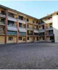 Sulbiate Inferiore: Vendita Trilocale in Piazza Castello Sulbiate Inferiore: Vendita Trilocale in Piazza Castello
