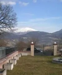 Grande villa nel comune di Preci di 400 mq e 6 ettari di terreno Grande villa nel comune di Preci di 400 mq e 6 ettari di terreno
