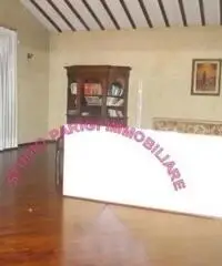 Vendita Villa da 585mq con posto auto