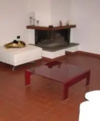 VILLA A SCHIERA di 6 vani e di 220 mq (POGGIO A CAIANO)