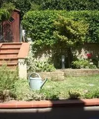 VILLA A SCHIERA di 6 vani e di 180 mq (CARMIGNANO) VILLA A SCHIERA di 6 vani e di 180 mq (CARMIGNANO)