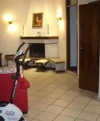 VILLA A SCHIERA di 6 vani e di 180 mq (CARMIGNANO) VILLA A SCHIERA di 6 vani e di 180 mq (CARMIGNANO)