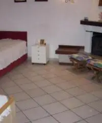VILLA A SCHIERA di 6 vani e di 180 mq (CARMIGNANO) VILLA A SCHIERA di 6 vani e di 180 mq (CARMIGNANO)