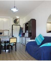 Pinarella, appartamento trilocale con ampio balcone