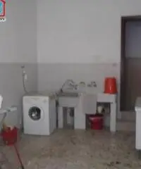 immobile in posizione angolare con terrazzo e doppio ingresso immobile in posizione angolare con terrazzo e doppio ingresso