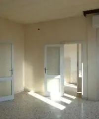 Centro città: Vendita Cinque locali in Via Girolamo Crescentini Centro città: Vendita Cinque locali in Via Girolamo Crescentini