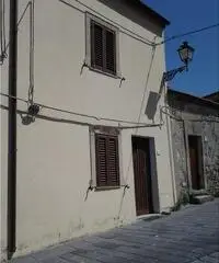 CASA INDIPENDENTE CON GIARDINO CASA INDIPENDENTE CON GIARDINO
