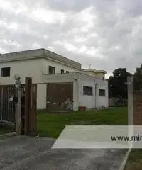 Affitto Laboratorio in via del Tridente,13