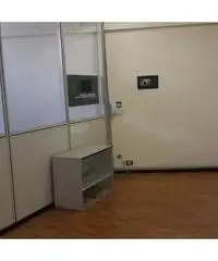 Affitto Magazzino in Via Lucrezia Romana