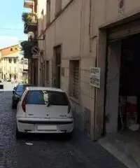 Affitto Magazzino in Via Borgia, 9