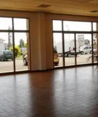 Affitto Magazzino in via Tiberina