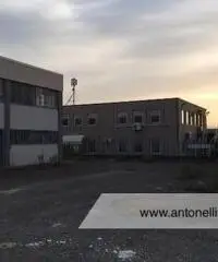 Albano Laziale -  Capannone 9 locali € 3.000 CA902 Albano Laziale -  Capannone 9 locali € 3.000 CA902