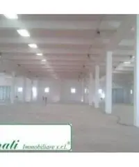 Bagni Di Tivoli: Affitto Magazzino da 810mq Bagni Di Tivoli: Affitto Magazzino da 810mq