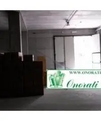 Guidonia: Affitto Magazzino in Via Nazionale Tiburtina Guidonia: Affitto Magazzino in Via Nazionale Tiburtina