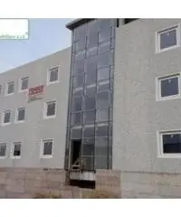 Guidonia: Vendita Laboratorio da 245mq con ascensore Guidonia: Vendita Laboratorio da 245mq con ascensore