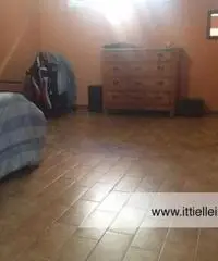 LADISPOLI -  Magazzino 300 mq indipendente.. LADISPOLI -  Magazzino 300 mq indipendente..