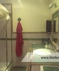 LADISPOLI -  Magazzino 300 mq indipendente.. LADISPOLI -  Magazzino 300 mq indipendente..