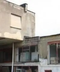 Pian Di Gerri: Vendita Capannone in Via Appia Sud, 3 angolo Via Caranella Pian Di Gerri: Vendita Capannone in Via Appia Sud, 3 angolo Via Caranella