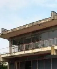 Pian Di Gerri: Vendita Capannone in Via Appia Sud, 3 angolo Via Caranella Pian Di Gerri: Vendita Capannone in Via Appia Sud, 3 angolo Via Caranella