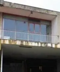 Pian Di Gerri: Vendita Capannone in Via Appia Sud, 3 angolo Via Caranella Pian Di Gerri: Vendita Capannone in Via Appia Sud, 3 angolo Via Caranella