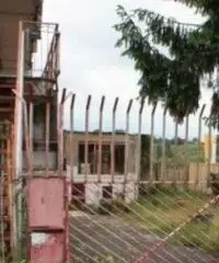 Pian Di Gerri: Vendita Capannone in Via Appia Sud, 3 angolo Via Caranella Pian Di Gerri: Vendita Capannone in Via Appia Sud, 3 angolo Via Caranella