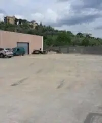 Santa Lucia: Affitto Capannone in via Monte Bianco Santa Lucia: Affitto Capannone in via Monte Bianco